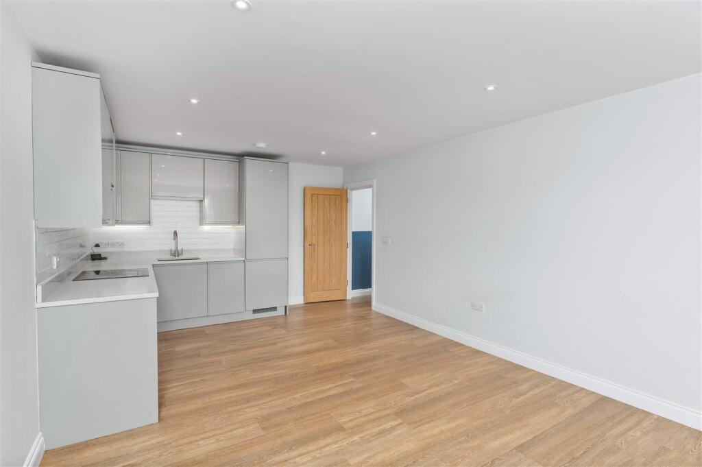 Flat 9, 30 Crouch Street, Banbury-9.jpg