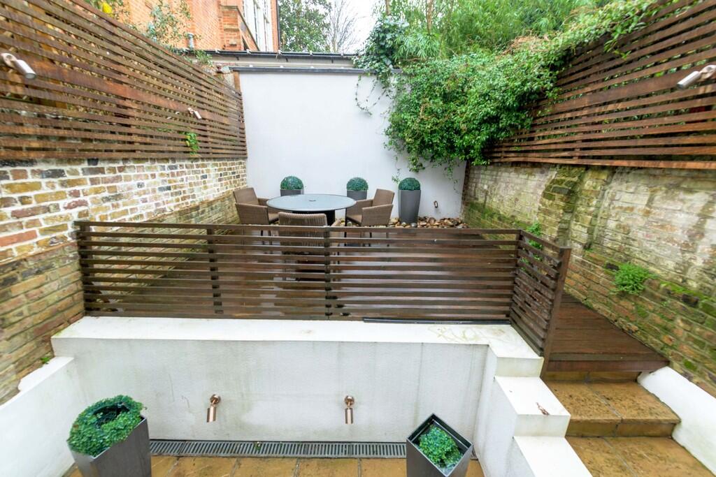 42 Bramerton St G...