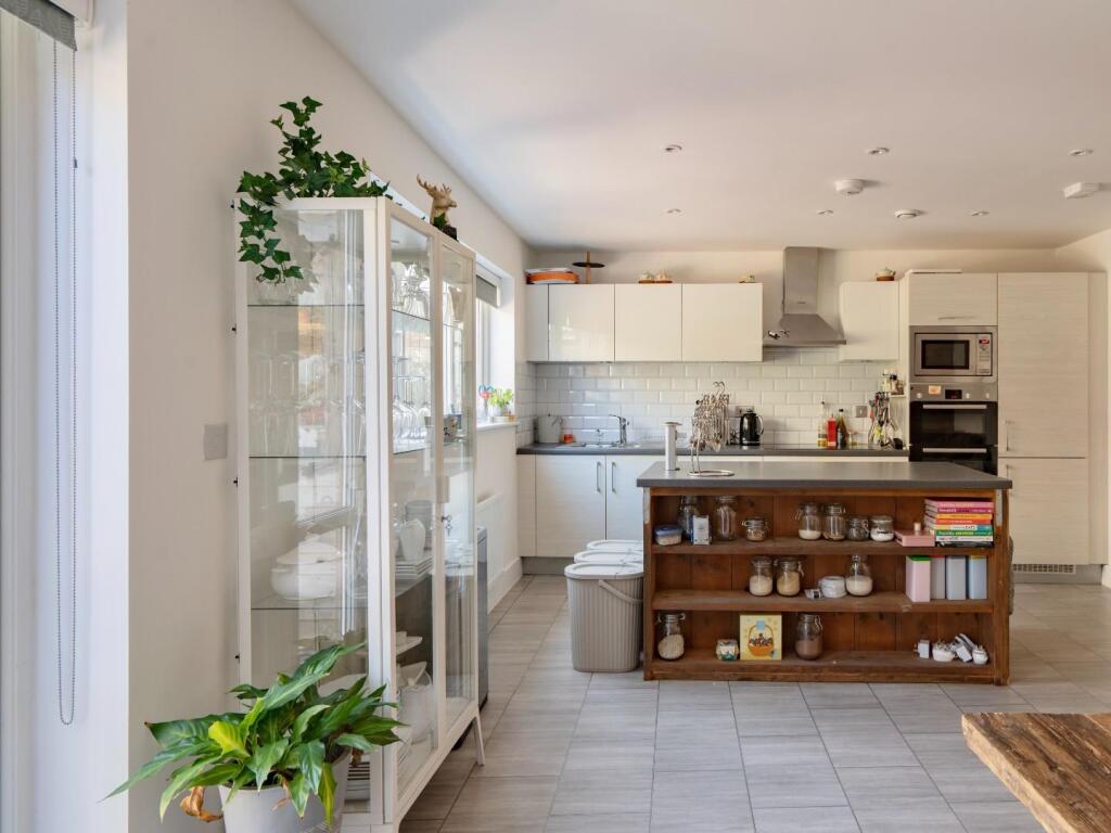 Kitchen/Dining