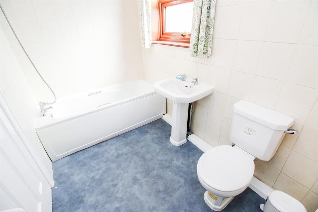 BATHROOM/W.C.