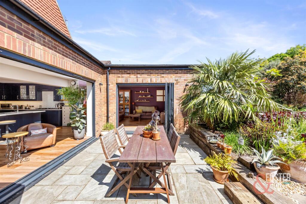 Tredcroft Road, 4 EXTERNALS-011.jpg