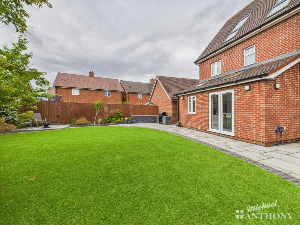 CAM03852G0-PR0297-STILL025