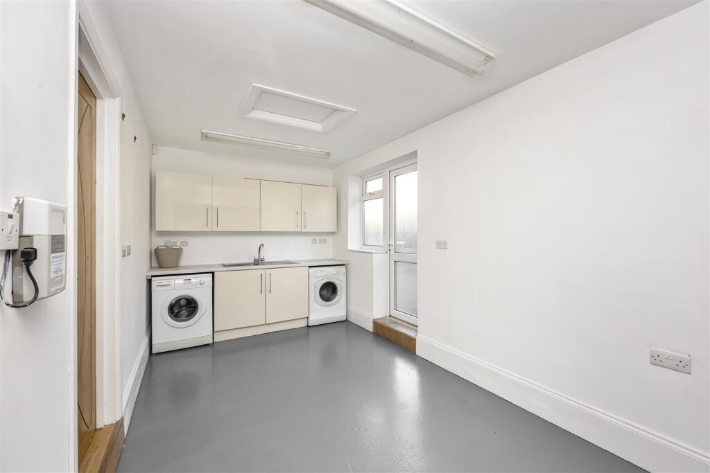 Courtlands Close 8-021.JPG