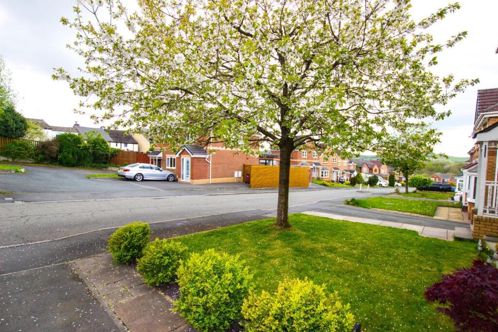 Aintree Drive (10).jpg