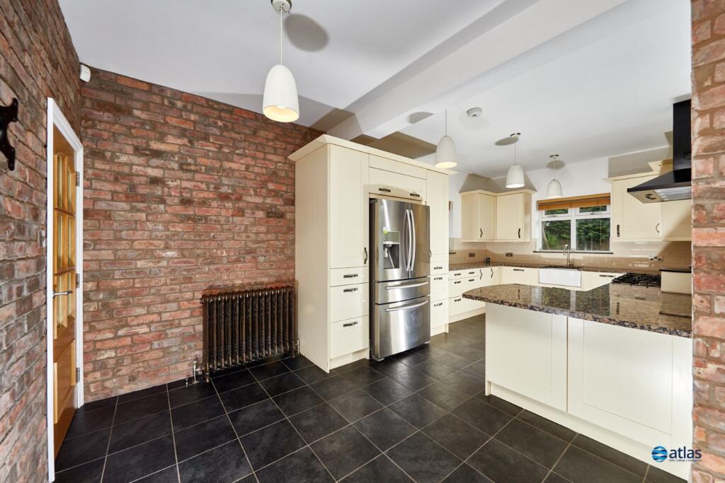 Kitchen / Dining Area
