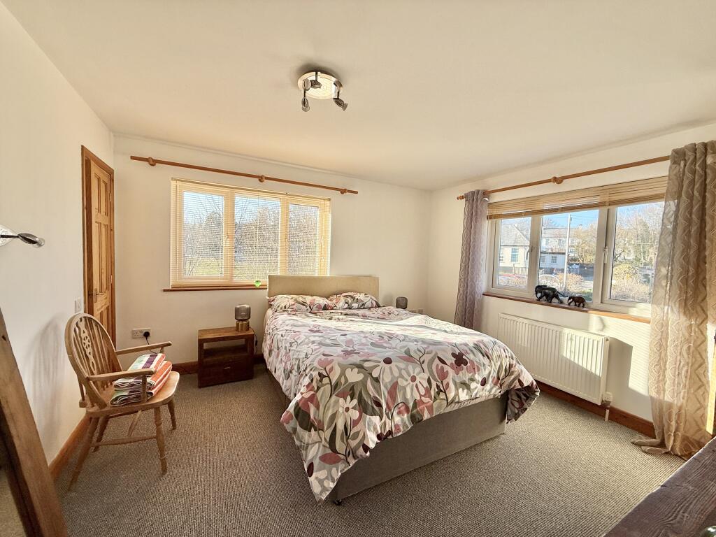 Master Bedroom with En Suite and Walk in Wardrobe