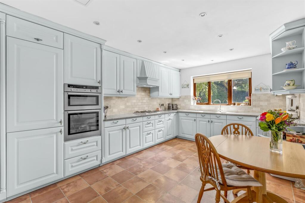 31 Beech Tree Road, HP15 6UR-21.jpg