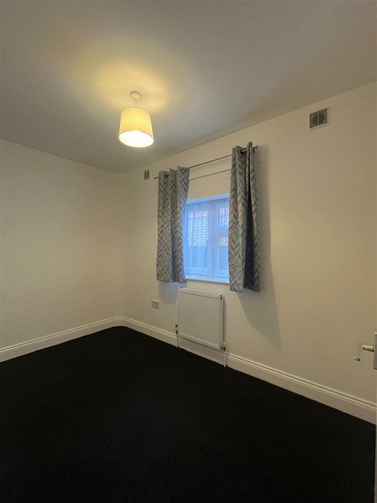 Flat 2 Flamsted Bedroom 1.jpg
