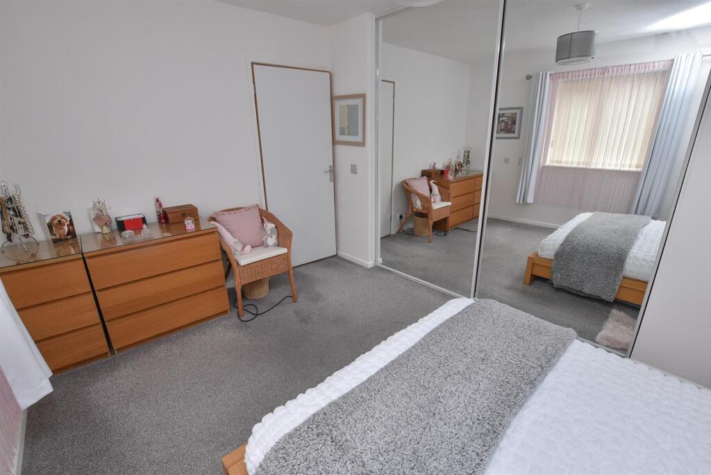 5 Eastham Mews (13).jpg