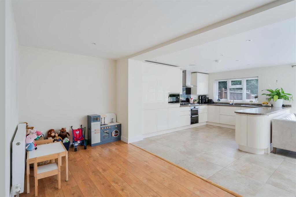 WHITEHORSE DRIVE (14).jpg