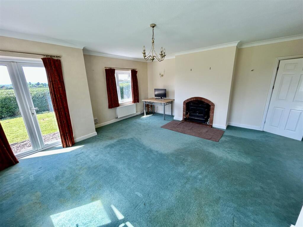 lounge1.JPG