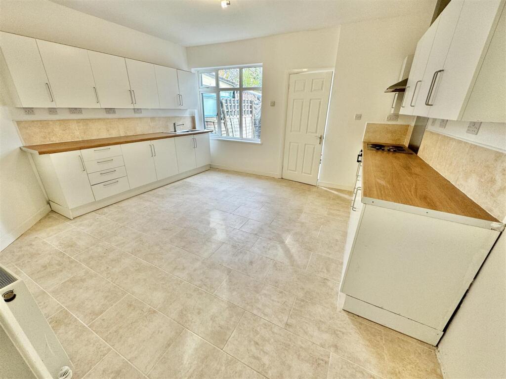 KITCHEN / DINER