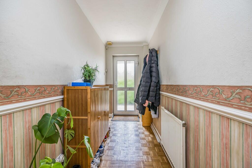4 Midwood Avenue,...