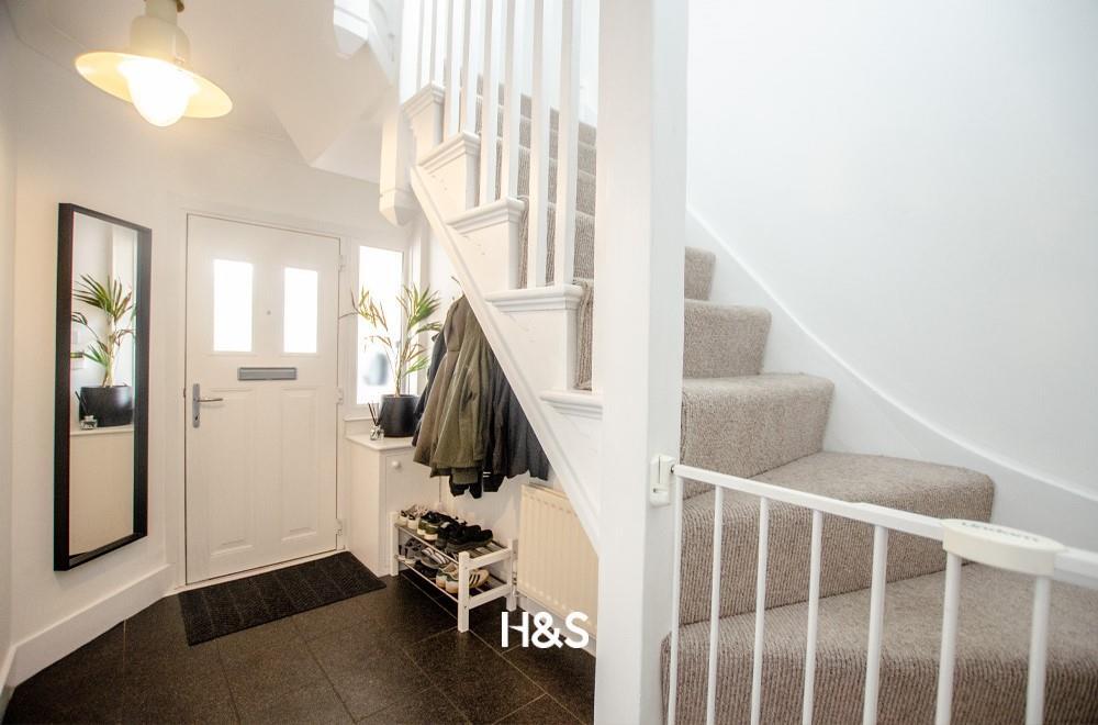 33 Burman Road - Landing.jpg