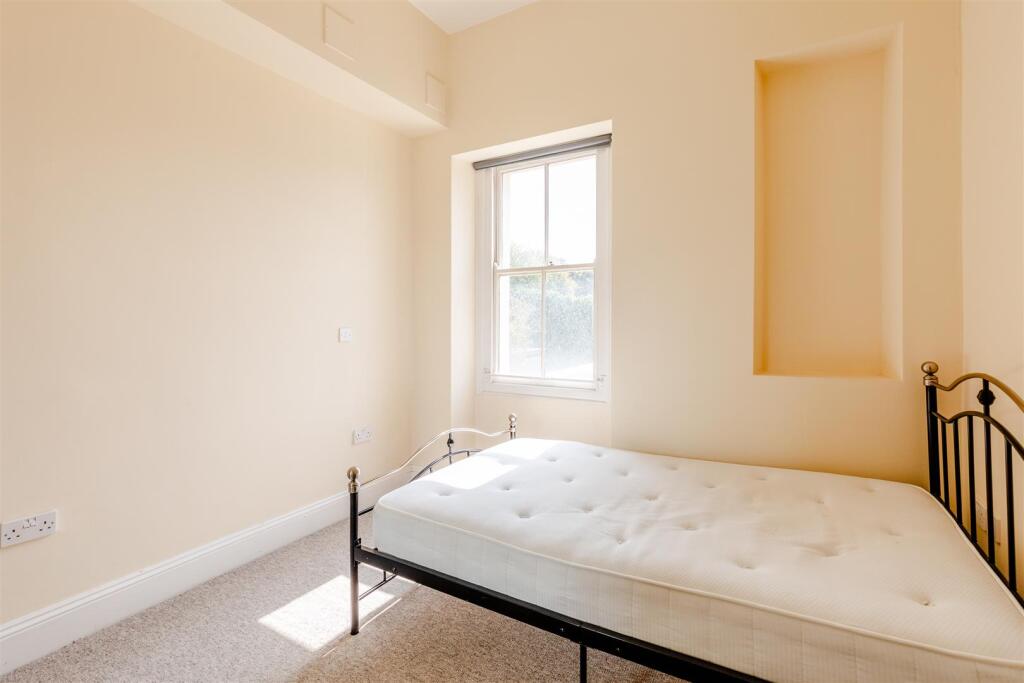 Oakfield Road, Clifton Bed 2.jpg