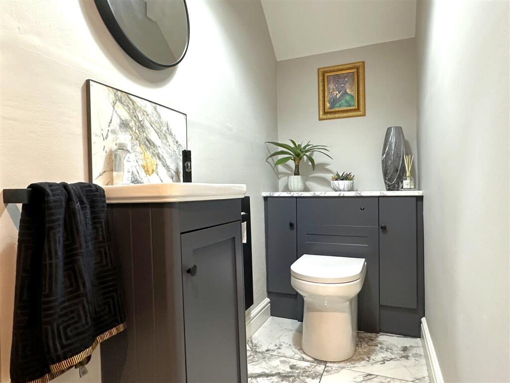 Ground Floor W.C 298