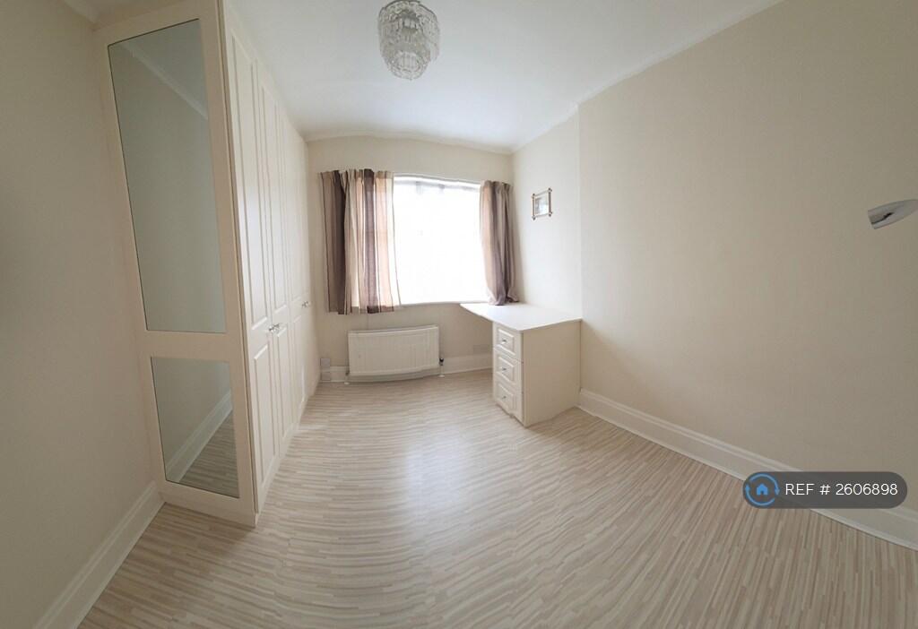 Bedroom 4 / Study Room