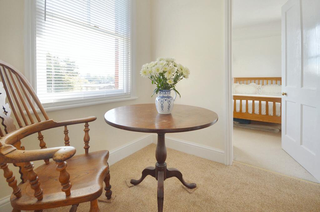 FIRST FLOOR LANDING