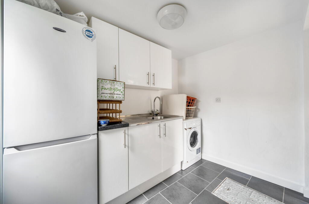 1303909-5-68416a1...