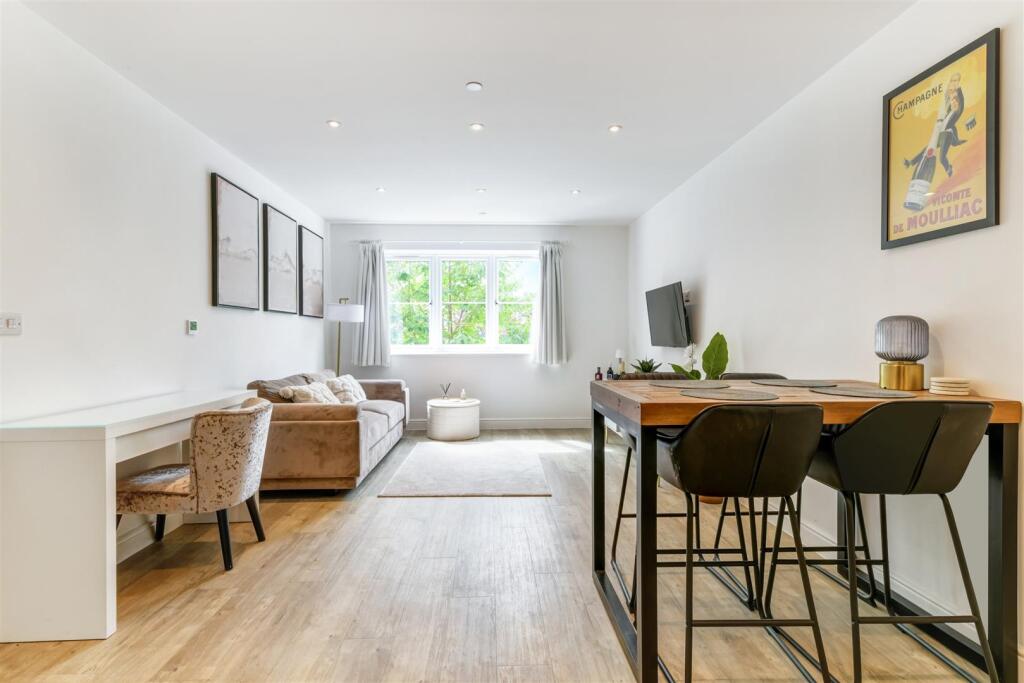 AURORA HOUSE, FLAT (3).jpg