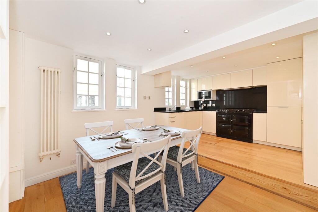Eat-In Kitchen
