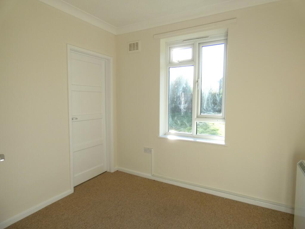 Pic 5 Dining Room (1).JPG