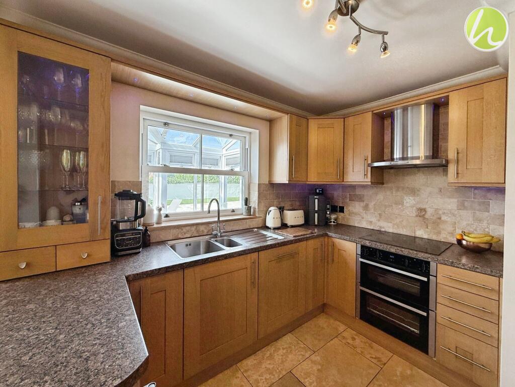 Kitchen/ Dining Room