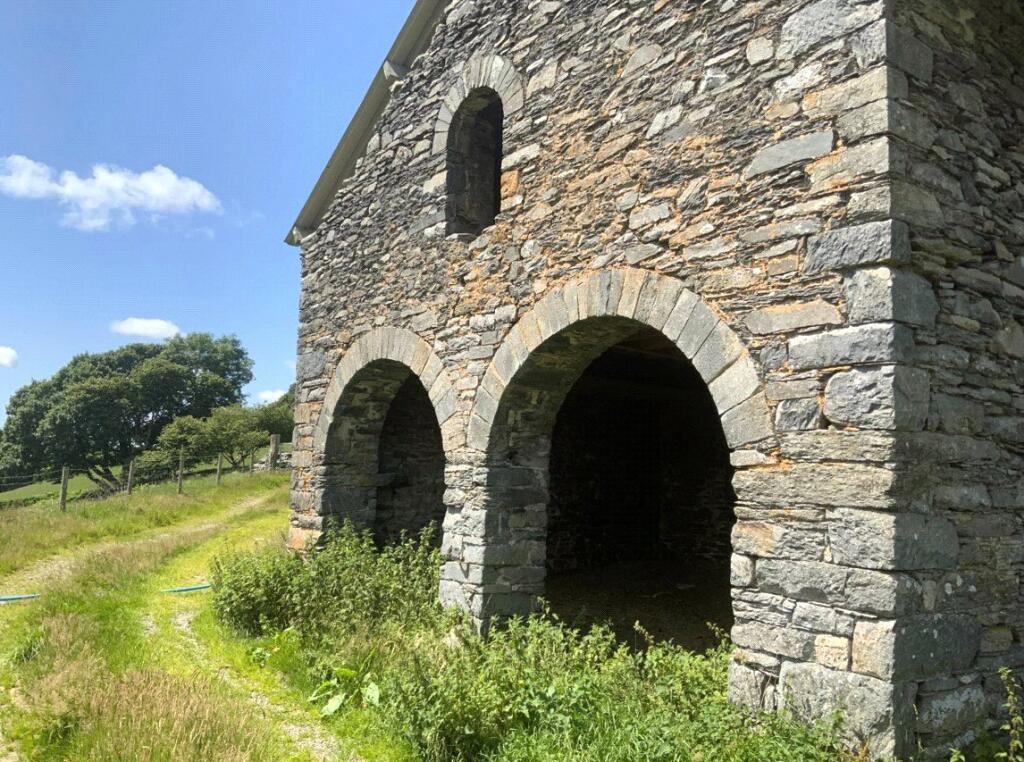 Old Farmhouse &amp; Barn