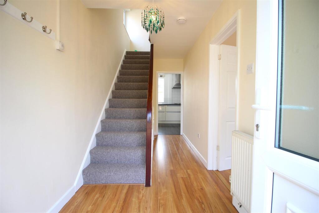 140WR - Entrance.JPG