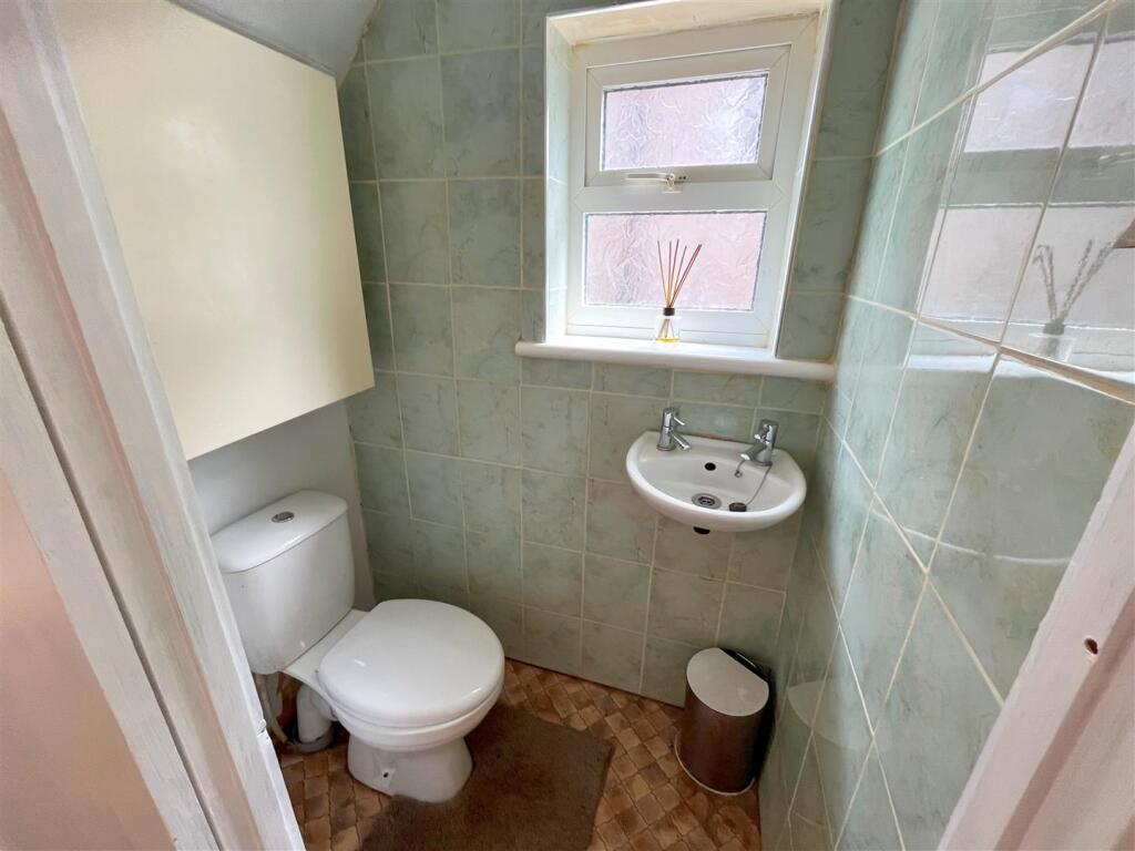Downstairs WC.jpg