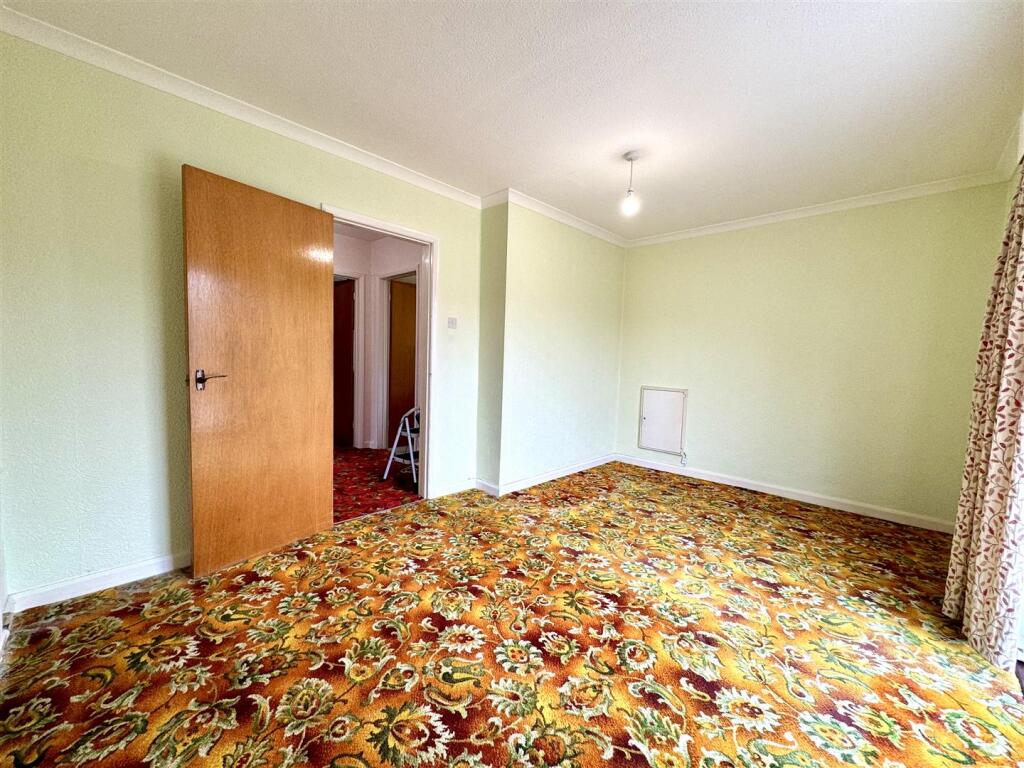 BEDROOM 1/RECEPTION ROOM