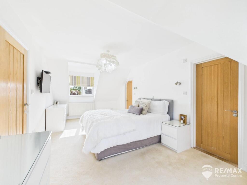Master Bedroom.jpg