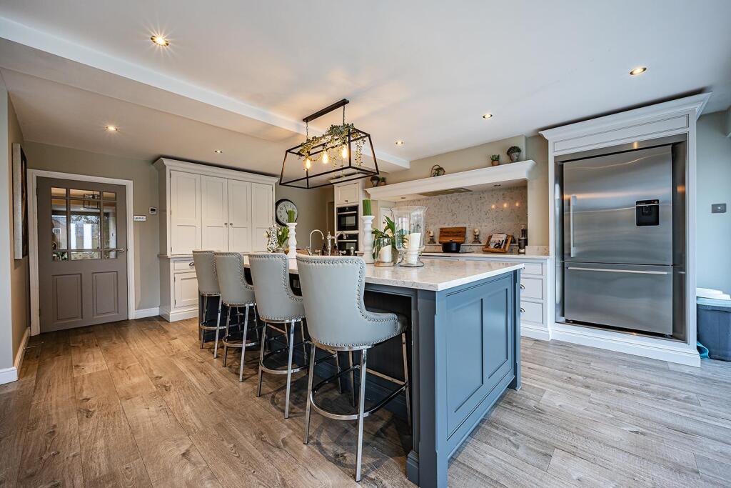 22MilvtnRdKnwKt4s copy.jpg