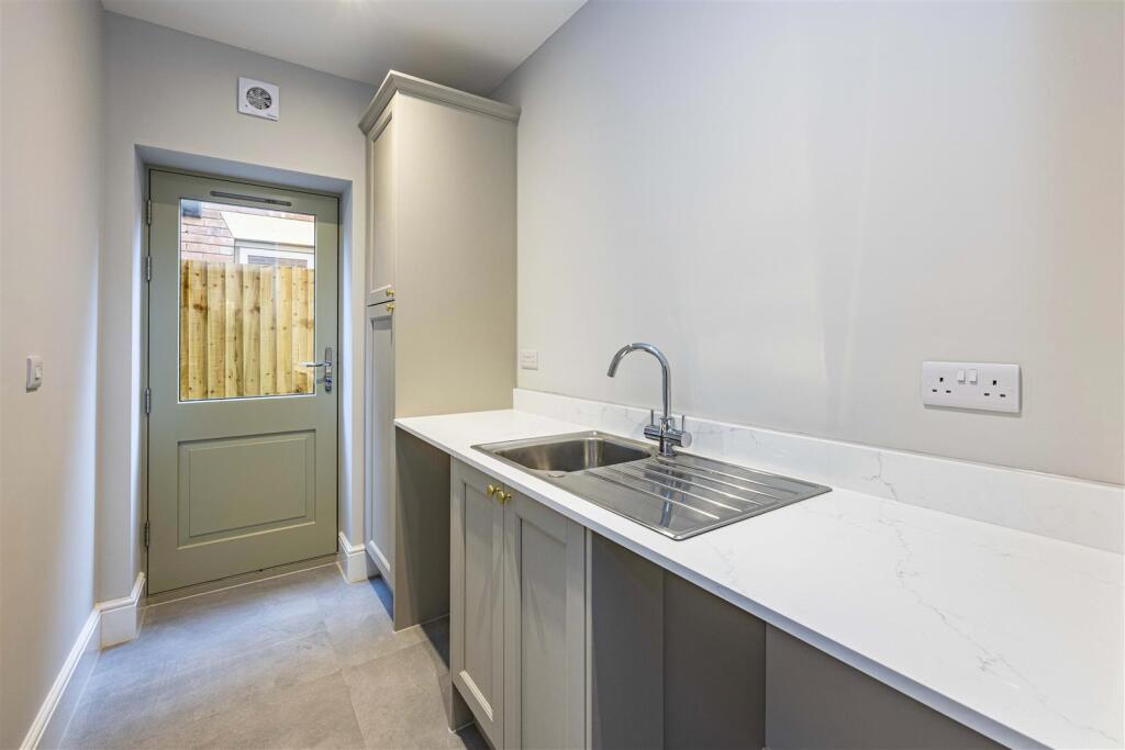 1SunnyfieldClose-10.jpg