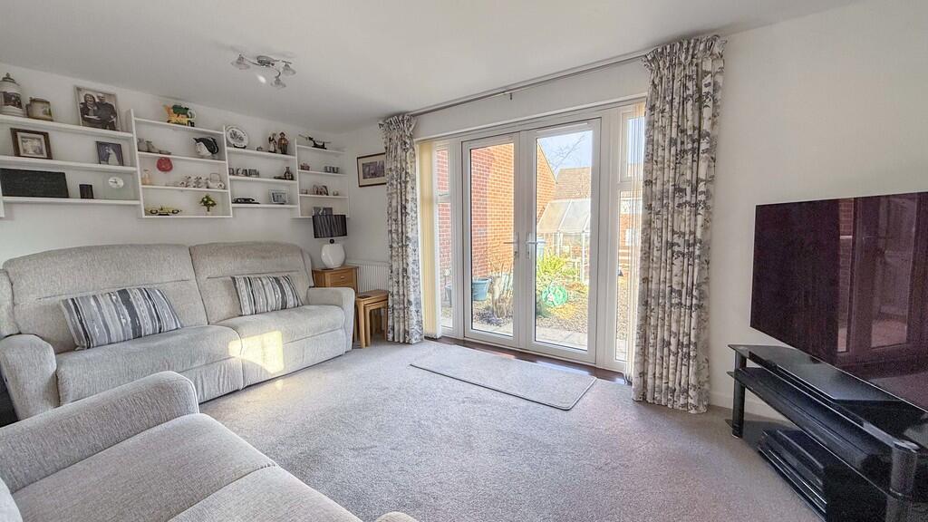 Lounge/dining roo...