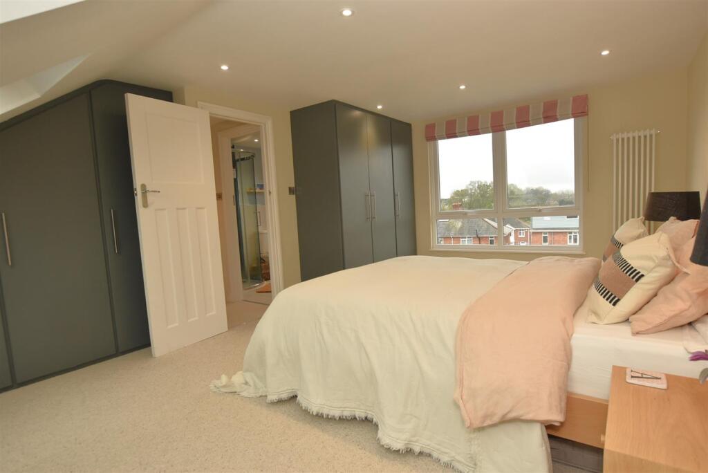 Bedroom 1 (master suite)