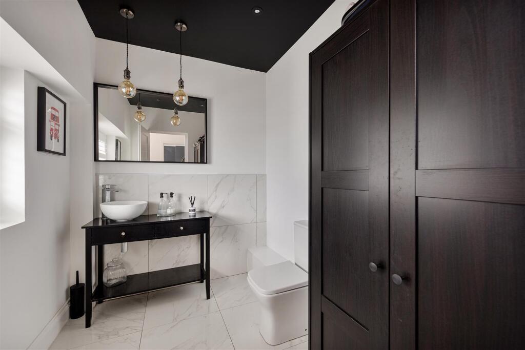 Warboys Crescent E4