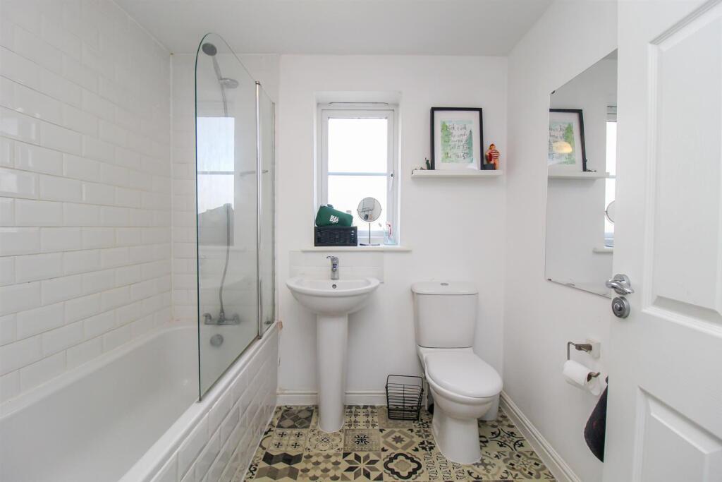 BATHROOM/W.C.