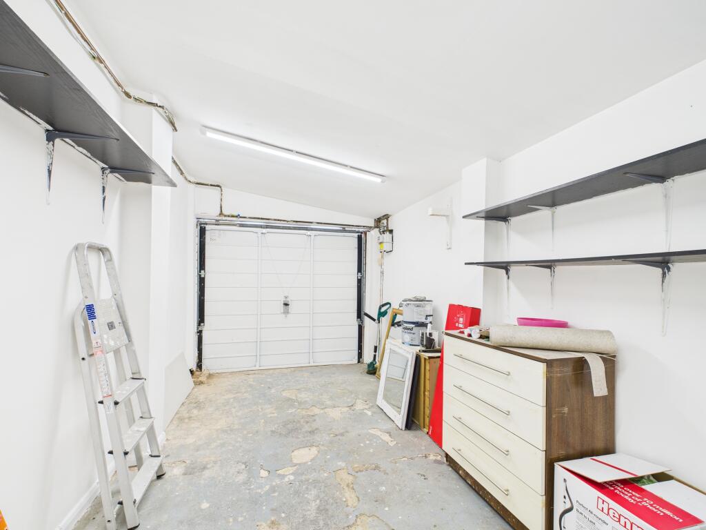 CAM03674G0-PR0648-STILL011