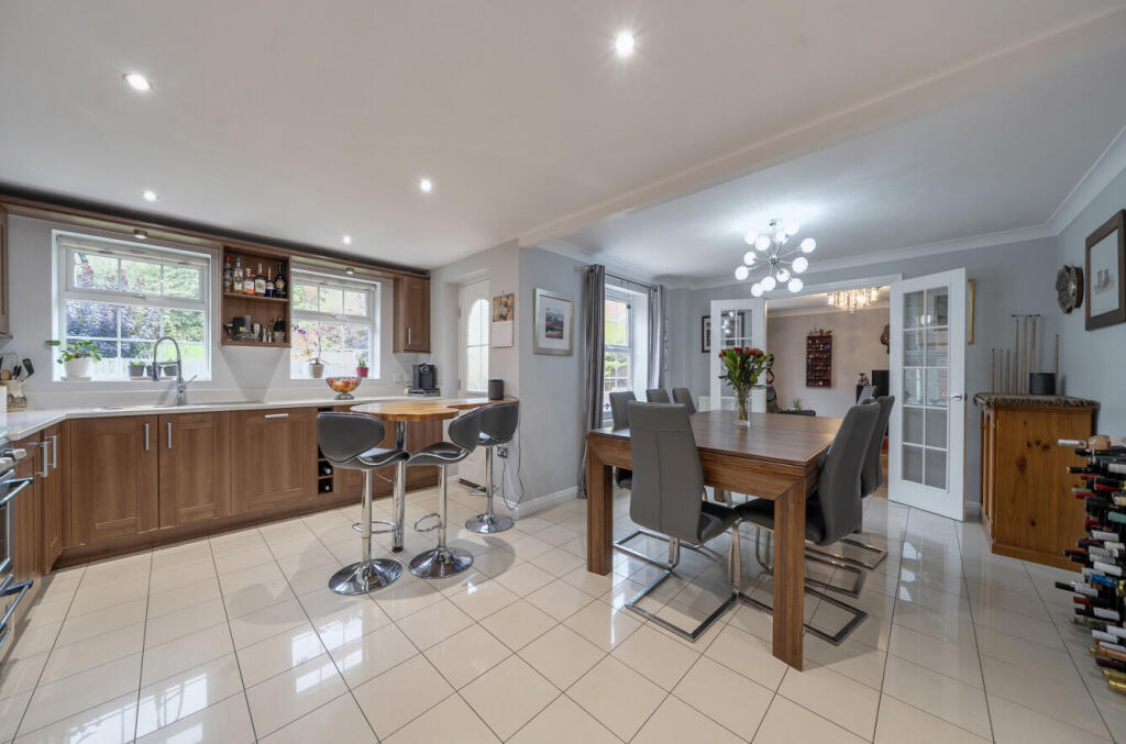 1365848-6-68ee60c...