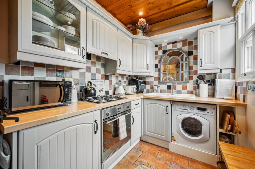 Saxton Mee Waters Edge -0027.jpg