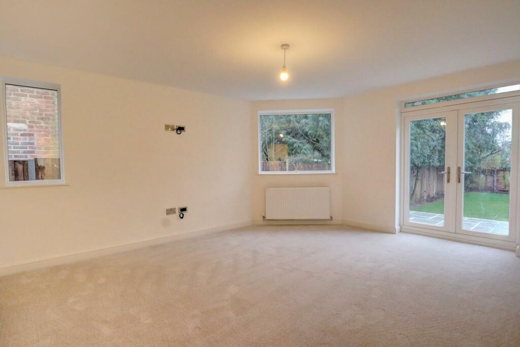 Lounge 1.jpg