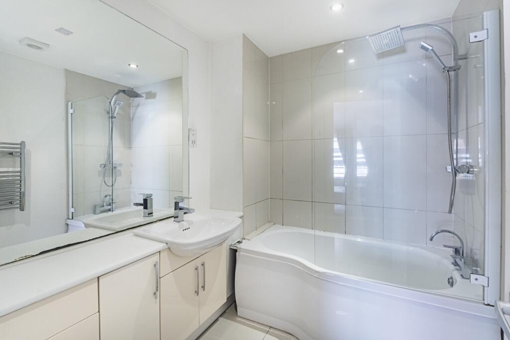 En-Suite Bathroom