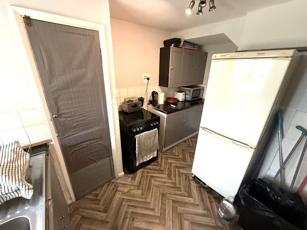 FITTED KITCHEN (A)