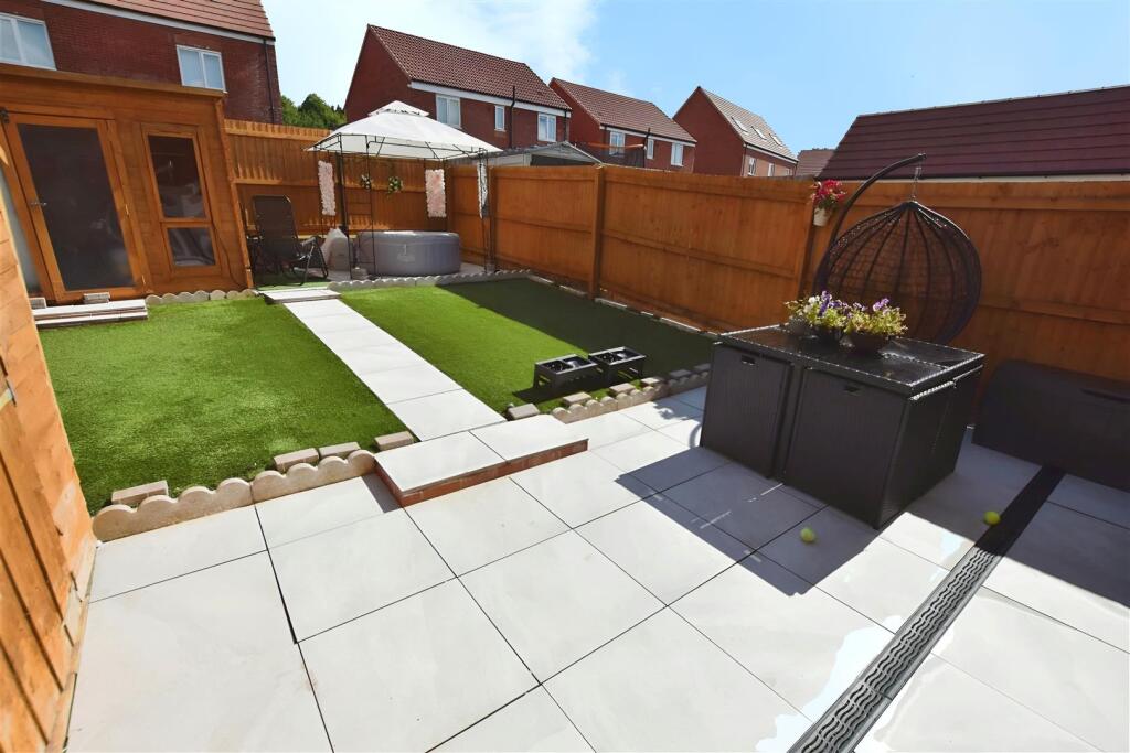 5d1e963b-Back 202.jpg