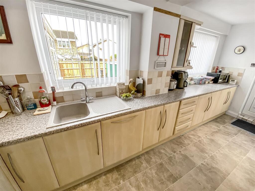 Kitchen (1).jpg
