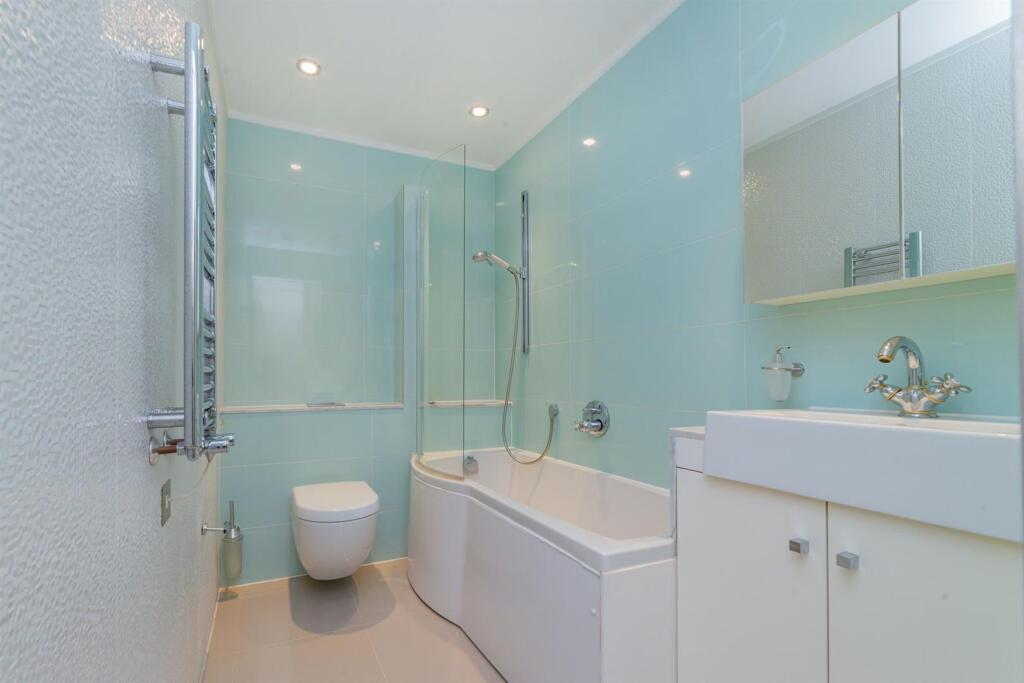 bathroom 2.jpg
