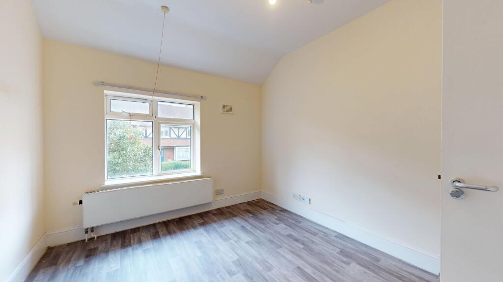 4 &amp; 6 Rosswood Gardens, Wallington SM6 8QZ