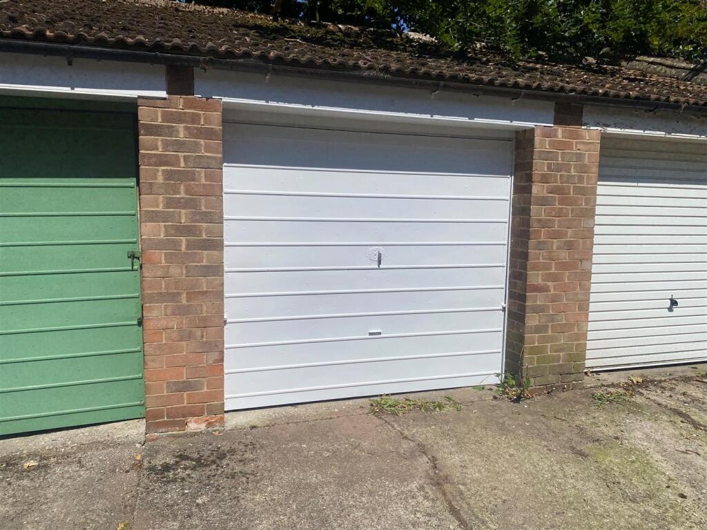 garage 1.jpg