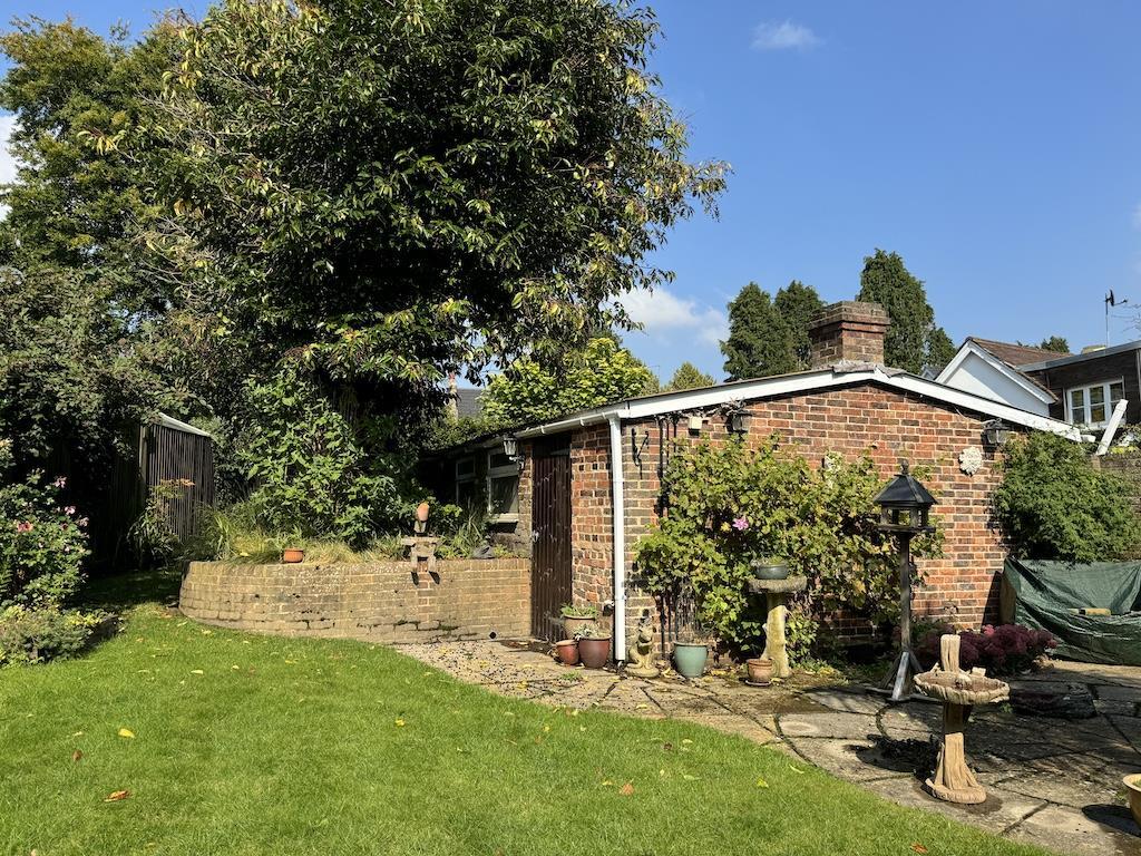 25 - Rear Garden._.jpg